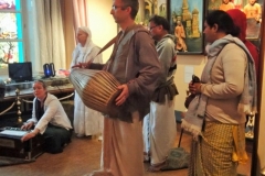 Sundar Gopal leading kirtana